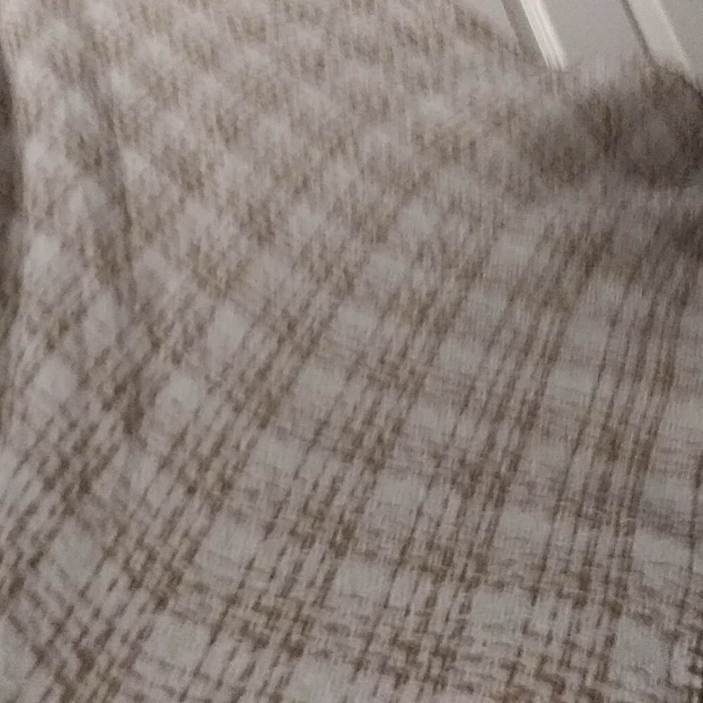 Triangle scarf - Picture 2 of 3